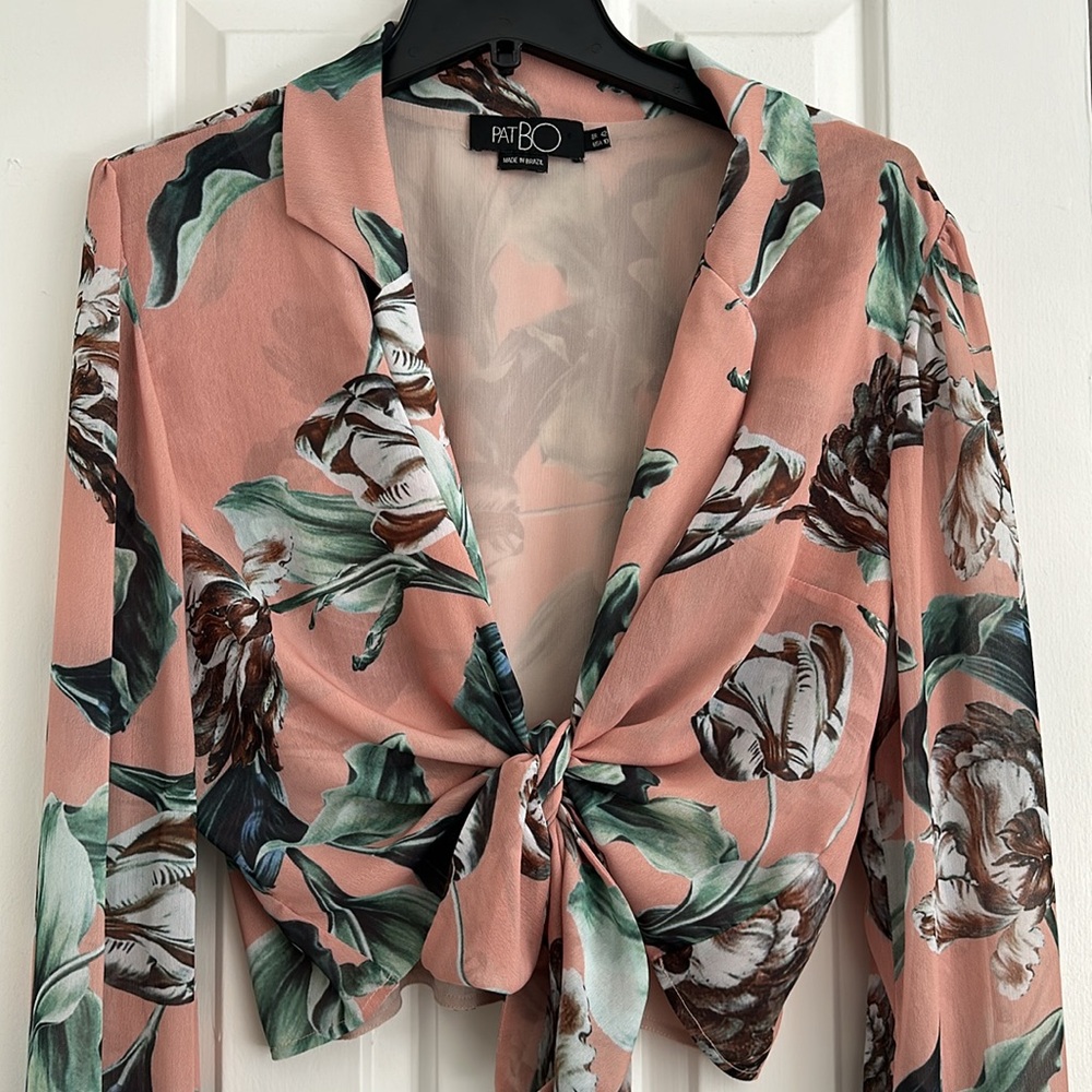 Light pink floral long sleeve blouse cropped